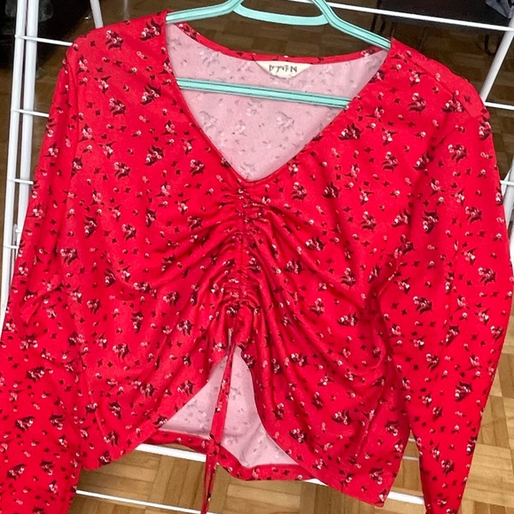 Red shirt with adjustable cover - Picture 4 of 4